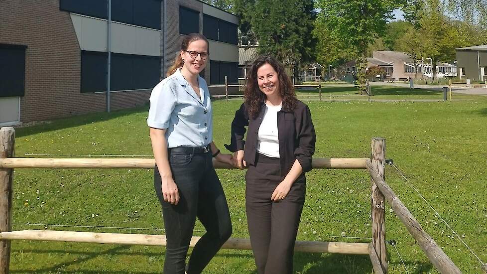 Janne van Rooij (rechts) gaat samen met Anne-Jo Smits het management op zich nemen van het Poultry Expertise Centre, Calf Expertise Centre en het Praktijkcentrum Emissiereductie Veehouderij in Barneveld.