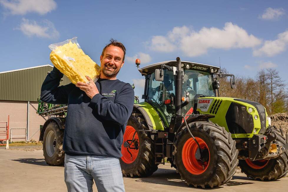 Naast vleeskuikenhouder is Marijn Uitdewilligen ook akkerbouwer en heeft hij een frietlijn.