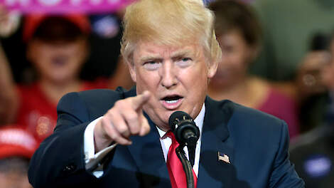 Trump klaagt Californië aan wegens te dure eieren door strengere dierenwelzijnsregels