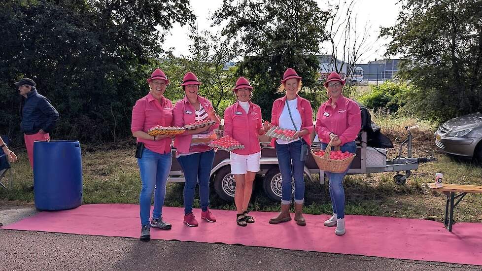 Woensdag is traditioneel de roze woensdag. De outfit van de mmmEggies is altijd roze.