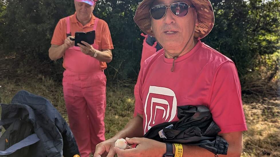 De reacties zijn leuk. Van: „Hier heb ik naar uit gekeken". Maar ook verbaasde gezichten. „Wat is dat? Een stressbal? Kan ik dat zo eten? Of eerst pellen? Pinky egg?", zegt Marjan Bouw.