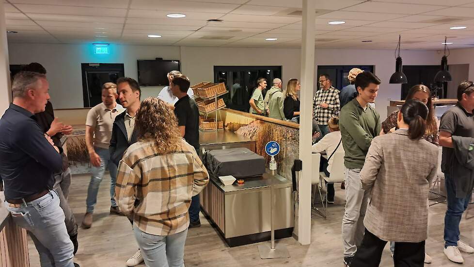 Inloop: deelnemers praten bij met koffie en thee.