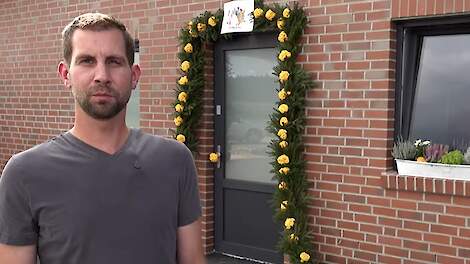 Video: Speciale uitloopschuiven in nieuwe leghennenstal van nieuwkomer