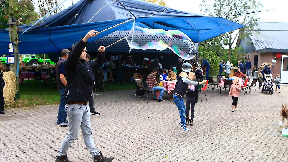 Op de legpluimveebedrijven worden tal van activiteiten georganiseerd.