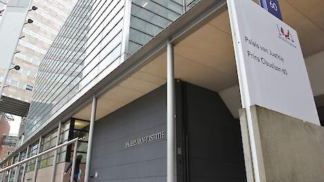 December: Zoek heil in België, Van Kempen gestopt, boete terecht