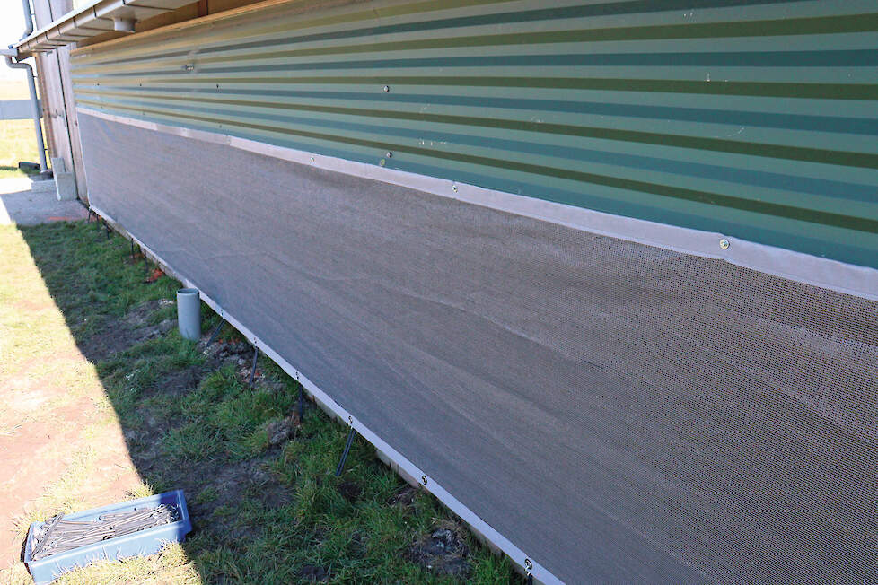 Windbreekgaas houdt grove delen, die ook vogelgriepvrius kunnen bevatten, tegen.