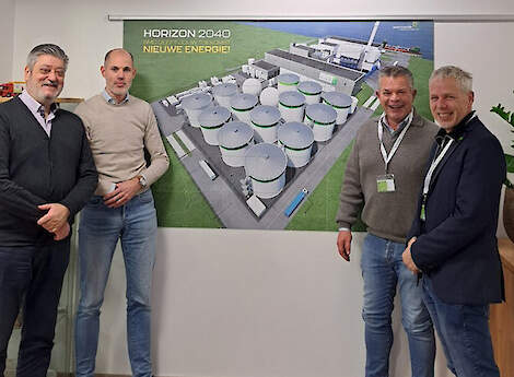 Vlnr: Kris Botte BMC manager mest & mineralen; BMC directeur Gerd-Jan de Leeuw en NVP bestuursleden Ewout Klok en Bart-Jan Oplaat