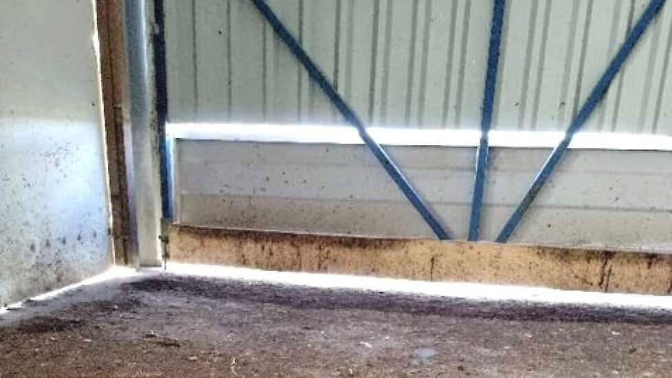 „De wintergartens zijn tijdens het project afgedicht met plexiglas. Controle daarna liet zien dat er via de luiken nog wel muizen en ratten binnen kunnen komen, maar de uitloopluiken moeten nu eenmaal open en dicht kunnen. Het plexiglas blijkt positief vo