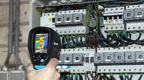 Stelling: Een verplichte jaarlijkse brandveiligheids- en elektrakeuring voor stallen leidt tot minder stalbranden