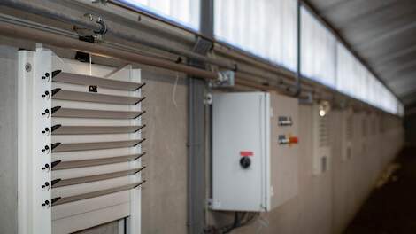 'Sluit de luchtinlaatventielen aan één zijde bij harde wind om vogelgriepinsleep te voorkomen'