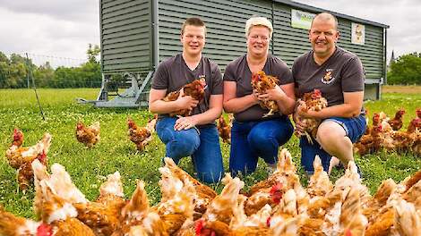 Mobiele kippenstallen bieden toekomst voor korteketenbedrijf familie Baert